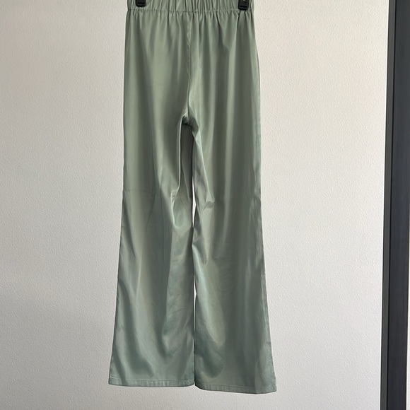 Beautiful Matching Set! Sea green satin top and straight leg pants! - Picture 4 of 5